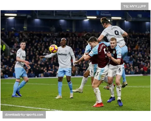 西汉姆联险胜伯恩利 收获关键三分逃离降级区